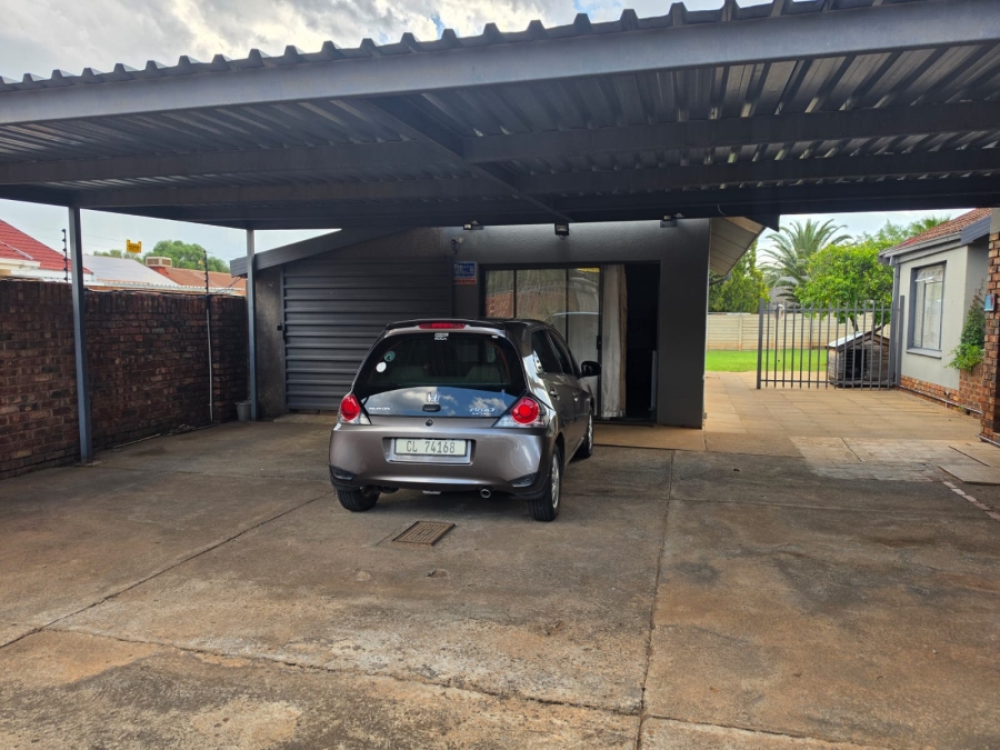 4 Bedroom Property for Sale in Carters Glen Northern Cape